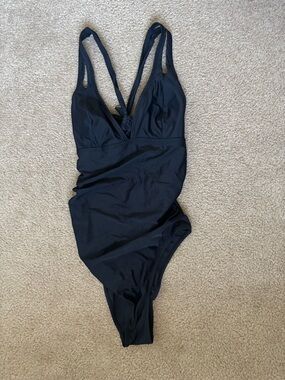 Cupshe Black One-Piece Swimsuit with V-Neck Straps